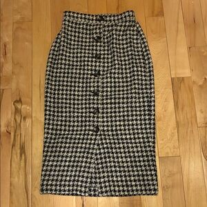 Zara Black & White Houndstooth Button-Front Pencil Skirt
